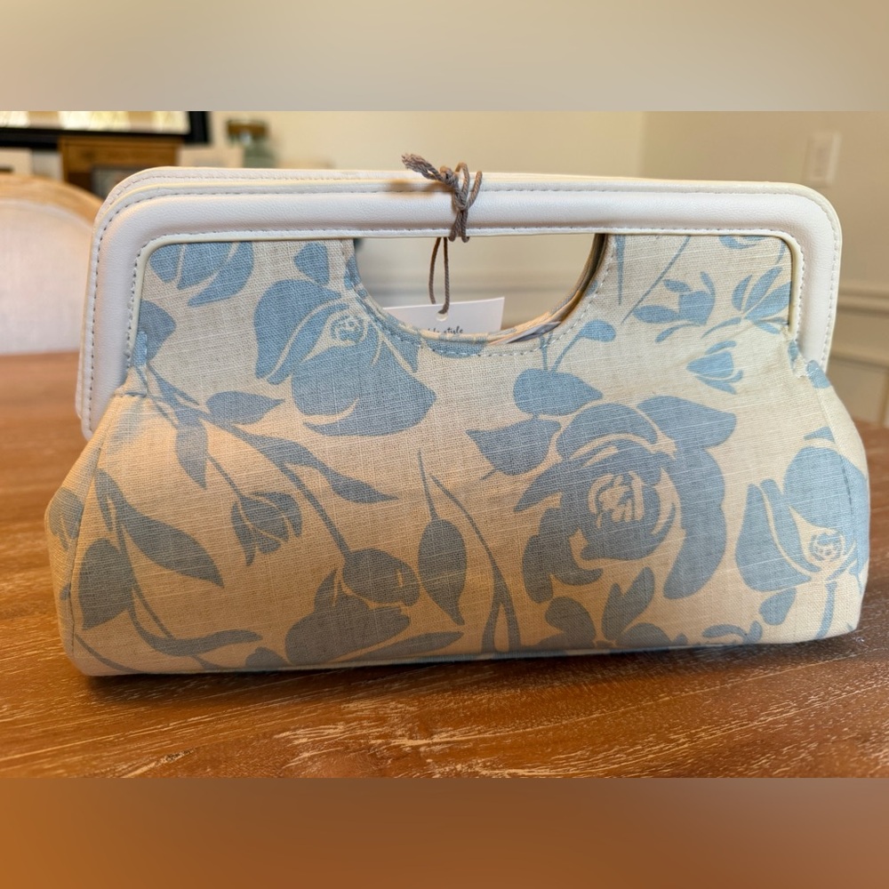 Floral Blue and White Women's Clutch